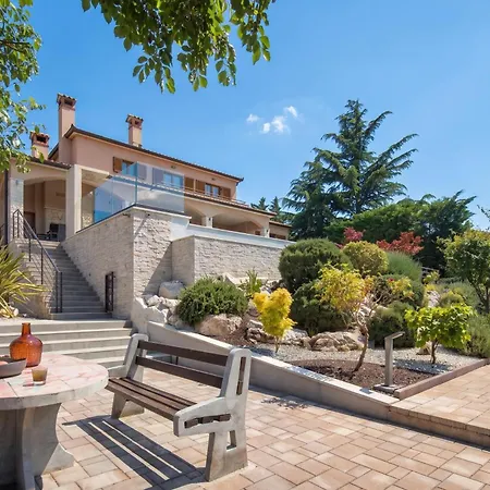 Terra With Pool & Sauna Near Rabac Vila